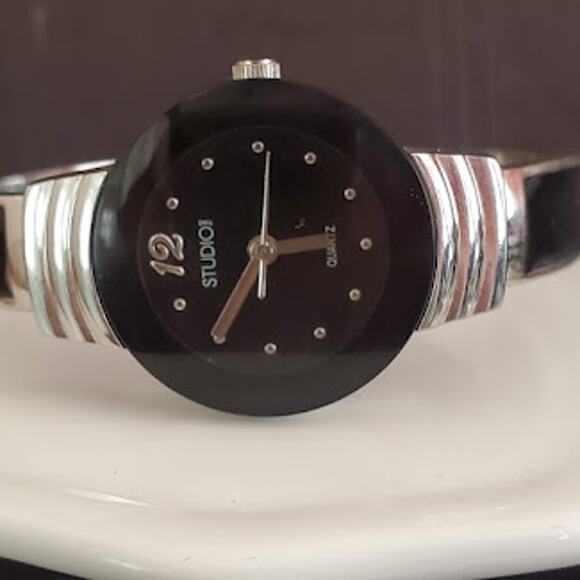 Studio Women's Bracelet Watch Black and Silver Fresh‎ Battery - Picture 6 of 8